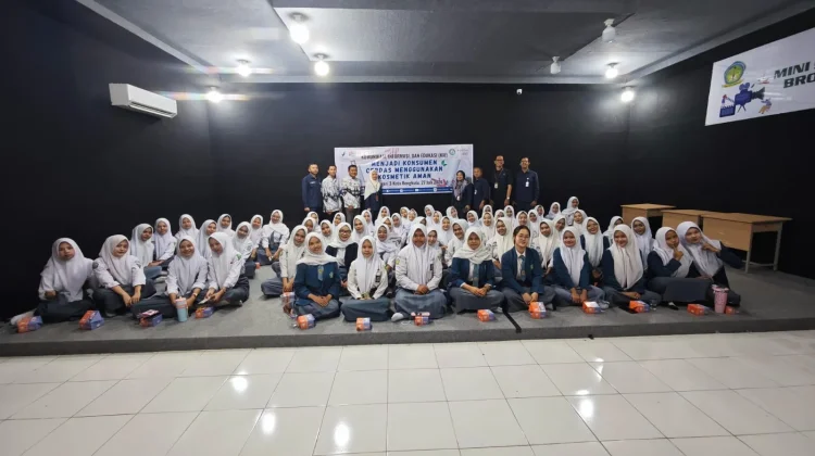 BPOM Edukasi Siswi SMKN 3 Kota Bengkulu Jadi Konsumen Cerdas Kosmetik Aman