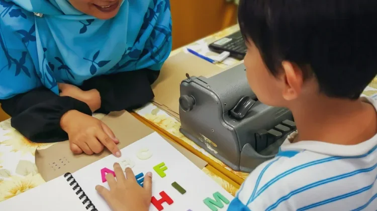 Tips Mengajarkan Anak Belajar Membaca dan Menulis dengan Cara Menyenangkan