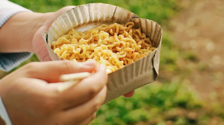 Konsumsi Mi Instan Perlu Dibatasi sebagai Bagian dari Pola Makan Seimbang