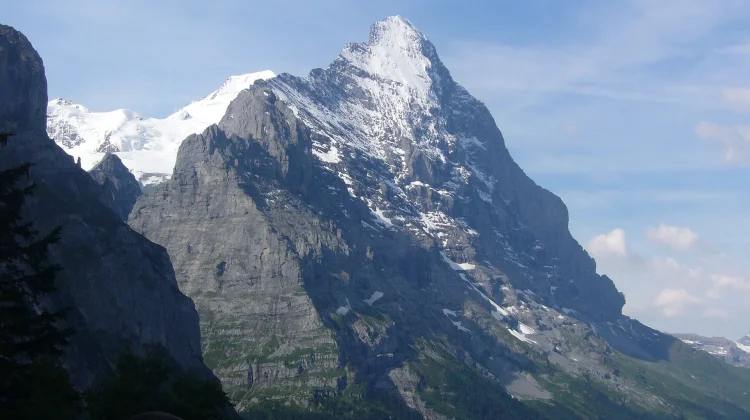 Orang Indonesia Pertama yang Berhasil Selamat dari 'Gerbang Kematian' Gunung Eiger!