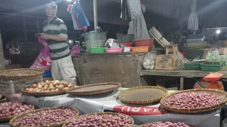 Harga Bawang Naik, Warga Kurangi Jumlah Belanja