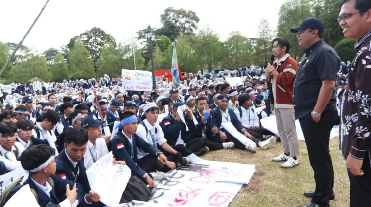 Baru Masuk, Mahasiswa Unib Langsung Gelar Demonstrasi