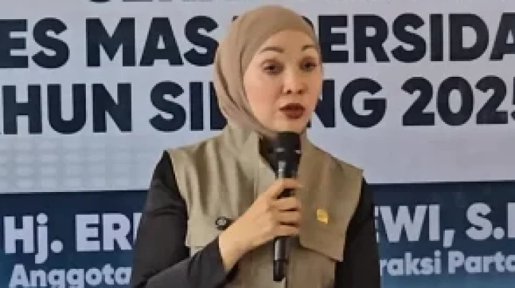 Program Indonesia Pintar, Legislator Erna Dorong Semangat Belajar Siswa Benteng