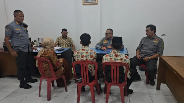Satpol PP Kota Bengkulu Bina Dua Pelajar Bolos Sekolah