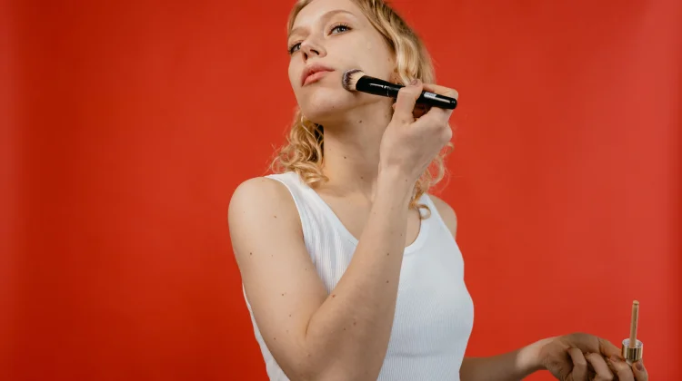 Pentingnya Makeup untuk Entertainment, Menunjang Penampilan di Depan Kamera