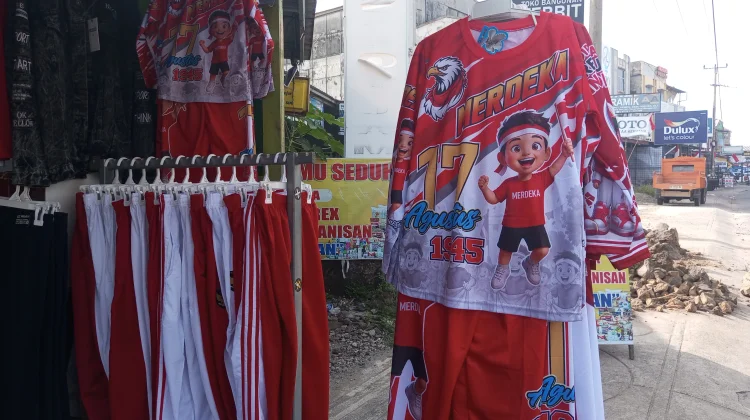 Penjualan Baju Bernuansa Merah Putih Mulai Ramai Jelang HUT RI