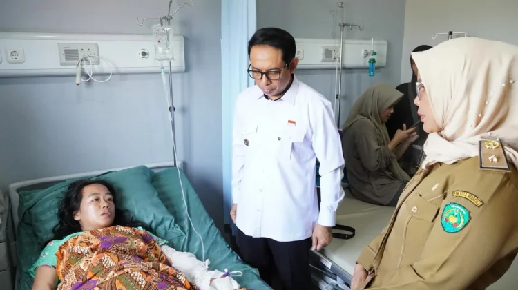 Jenguk Korban Kebakaran Walikota Berikan Dukungan dan Bantuan