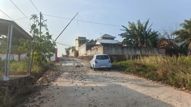 Tujuh Tahun Warga Bukit Indah Menunggu Perbaikan Jalan