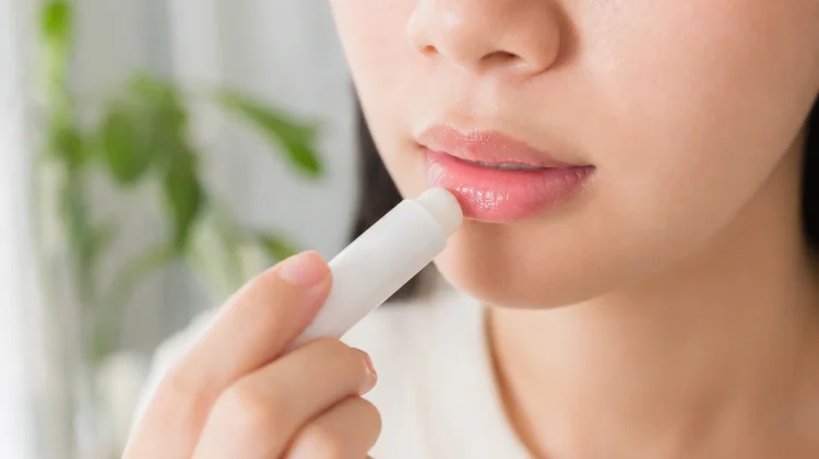 Lip Balm Rutin, Bisakah Mencerahkan Bibir?