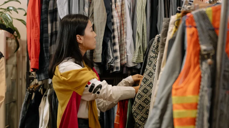 Waspada Fashion Thrifting, Perhatikan Kebersihan dan Kondisi Barang