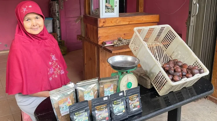 Inovasi Warga Bengkulu tengah Olah Buah Salak Jadi Kopi dań Dodol