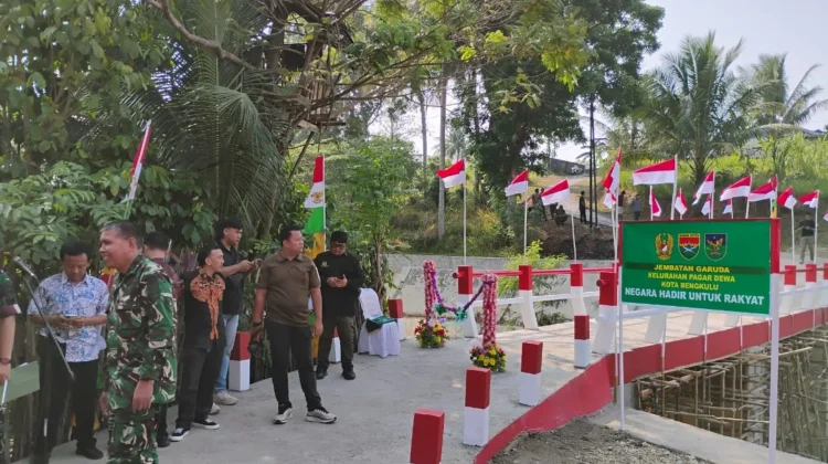 Jembatan Garuda Jadi Akses Vital Masyarakat untuk Bekerja hingga Sekolah