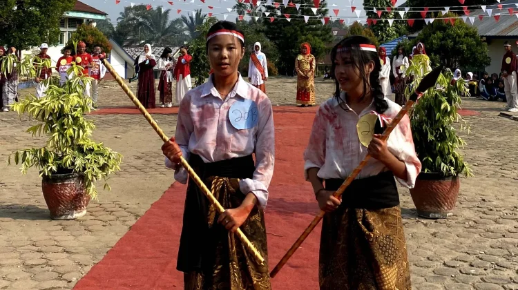 Fashion Show Merah Putih Meriahkan HUT ke-81 RI di SMPN 6 Kota Bengkulu