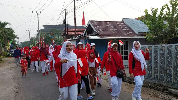 Semarak HUT ke-81 RI, Warga RT 19 Pematang Gubernur Gelar Jalan Santai