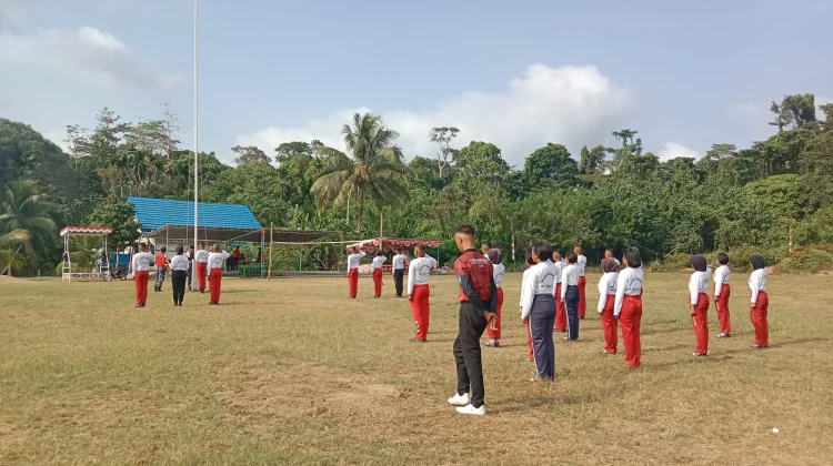 Paskibra Kecamatan Enggano Gelar Gladi Resik Persiapan Upacara HUT ke-81 RI