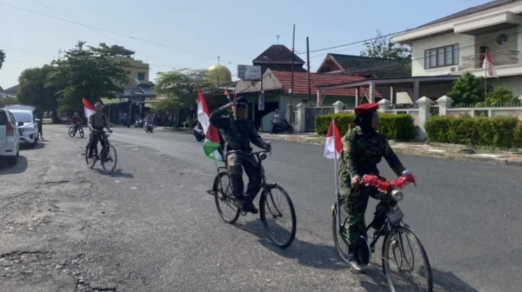 Komunitas Kerano Van Bengkulu Gelar Upacara Kemerdekaan dengan Sepeda Ontel