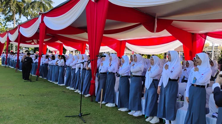 Paduan Suara Pelajar Meriahkan Upacara HUT ke-81 RI di Balai Raya Bengkulu