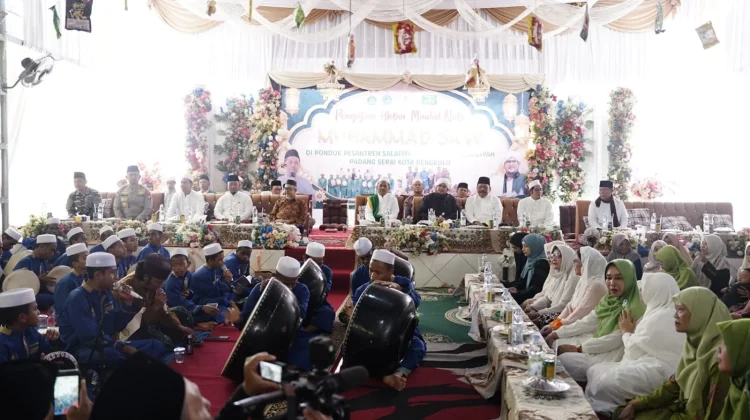 Pondok Pesantren Salafiyah Hidayatul Qomariah Gelar Pengajian Akbar Maulid Nabi