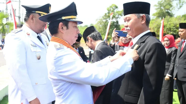 Sebanyak 148 PNS Pemkot Bengkulu Terima Satyalancana Karya Satya