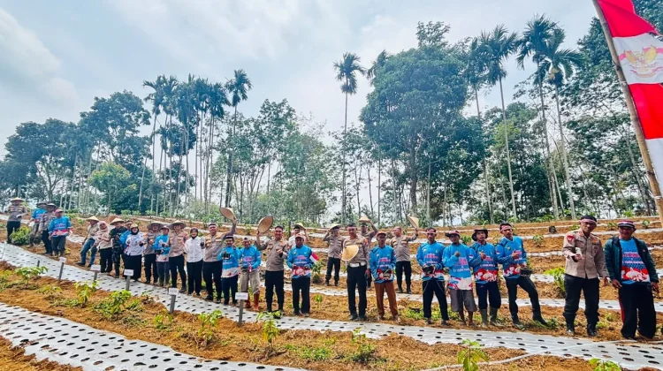Polres Lebong Ikuti Penanaman Bawang Putih Serentak, Dukung Swasembada Pangan