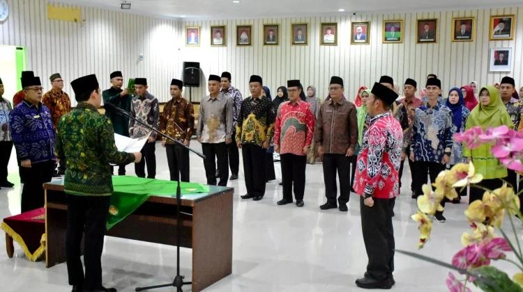 Kepala Kanwil Kemenag Provinsi Melantik 19 Pejabat Fungsional dan Manajerial