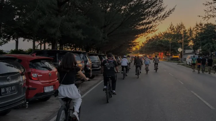 Menikmati Pesona Pesisir Pantai Panjang Bengkulu Sembari Sepeda