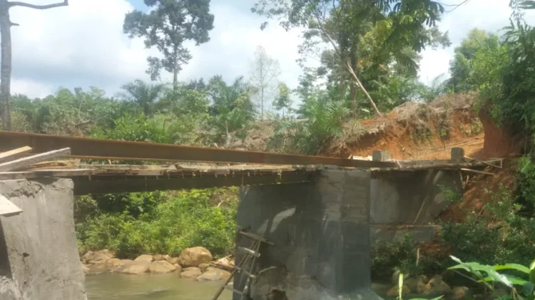 Percepatan Pembangunan Jembatan Penghubung Air Sebayur-Rena Jaya Terus Dikebut