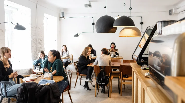 Makin Banyak Coffee Shop Berkonsep Hidden Gem, Mengapa Konsep Ini Digemari?