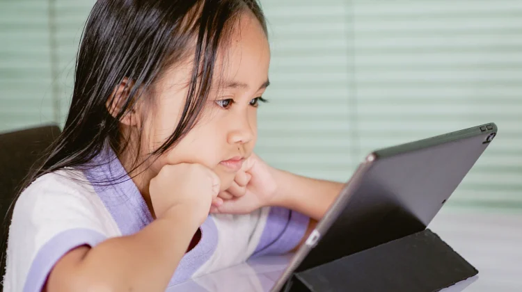 Awasi Anak Menggunakan Internet agar Tetap Aman