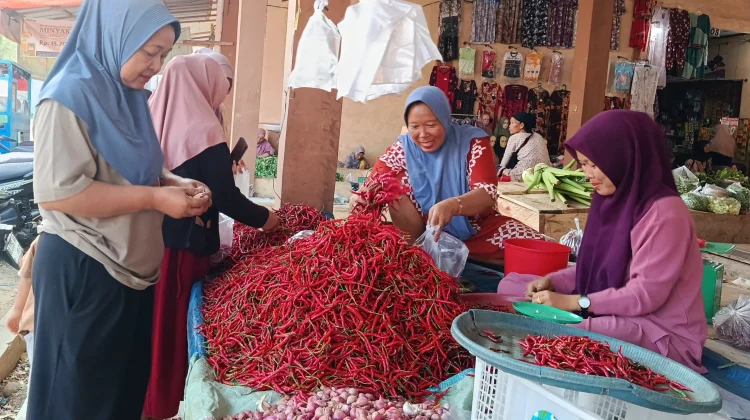 Harga Cabai Merah Murah Diserbu Kosumen