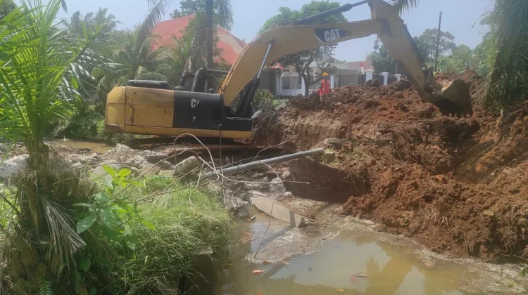 Pembangunan Jembatan Jalan Pancur Mas Sukarami Ditutup Total