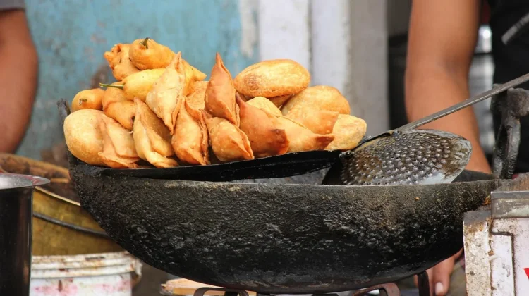 Kenapa Gorengan, Santan, Jeroan dan Makanan Berlemak Menjadi Musuh Kesehatan?