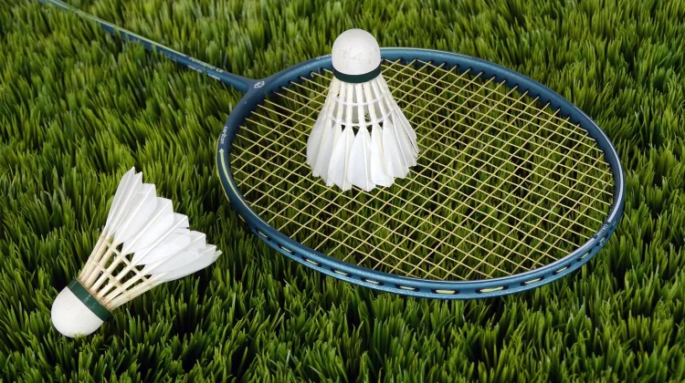 Tips Memilih Raket Badminton yang Cocok untuk Pemula