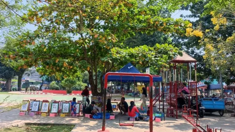 Taman Lupis Simpang Kandis Ramai, Usaha Pedagang Ikut Berkembang