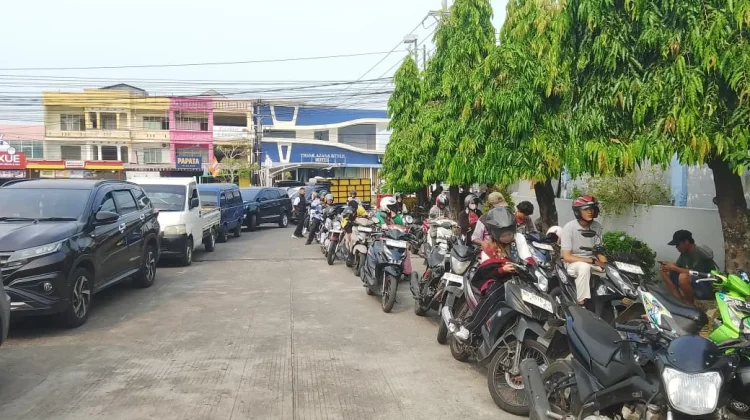 Antrean BBM Mengular di Sejumlah SPBU Kota Bengkulu