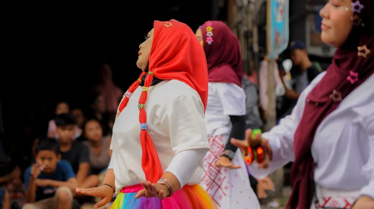 Tren Naykila dan Meningkatnya Peminat Jepit Rambut Warna-Warni