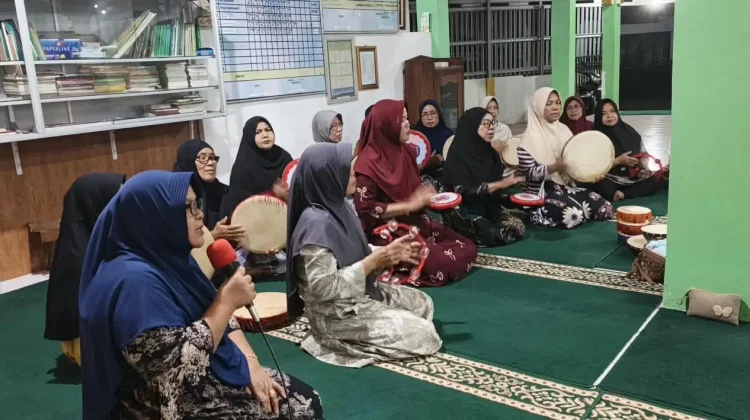 Rebana Ibu-Ibu Majelis Taklim An-Nur Jaga Tradisi