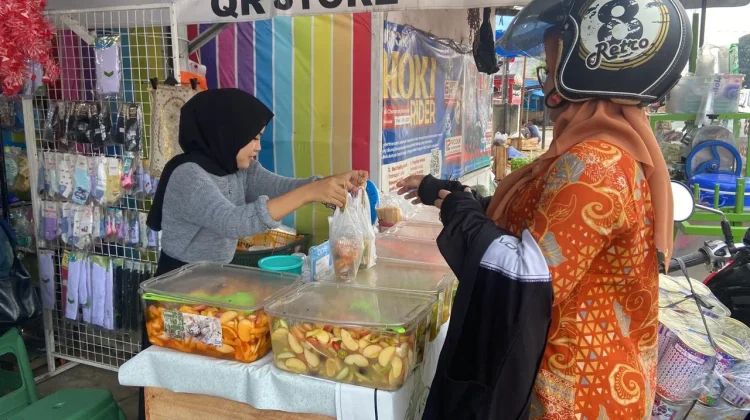 Asinan Kiamboy Semakin Diminati, Penjualan Per Hari mencapai Ratusan Cup