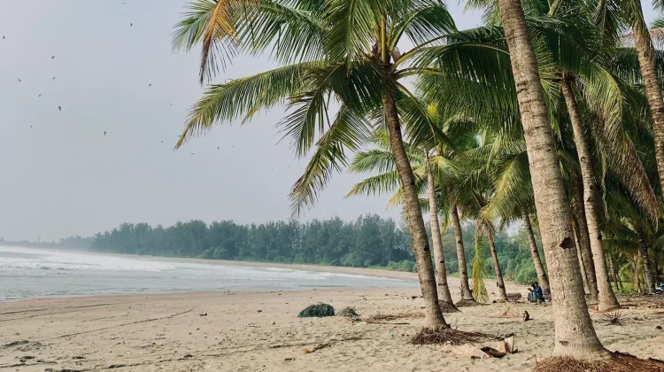 Pantai Teluk Sepang Tawarkan Keindahan Alam yang Masih Asri