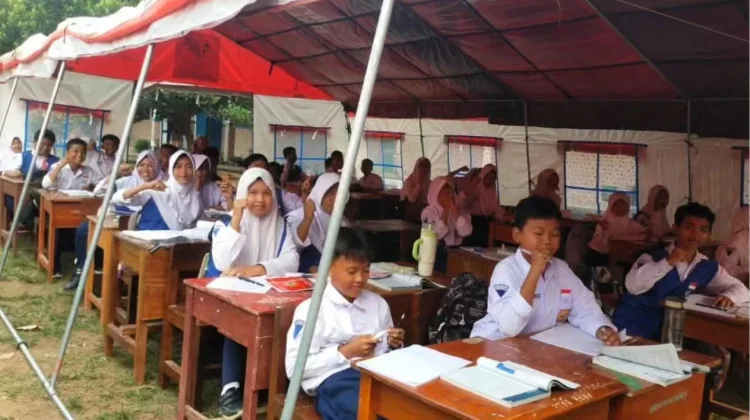 Sentra Dharma Guna Fasilitasi Sekolah Darurat SMPN 19 Bengkulu