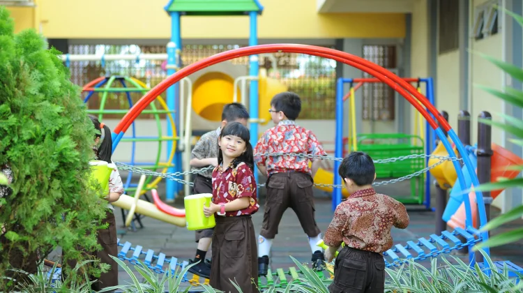 Tips agar anak tetap wangi saat pulang sekolah