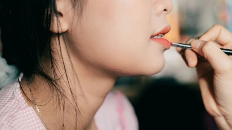 Lipstik Tidak Sengaja Tertelan, Apakah Berbahaya bagi Tubuh?