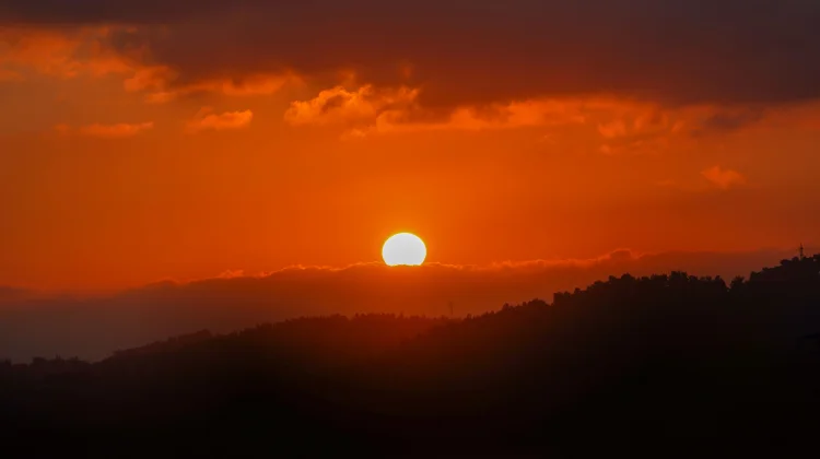 Sunset Anxiety: Mengapa Rasa Cemas Justru Muncul saat Matahari Mulai Terbenam?