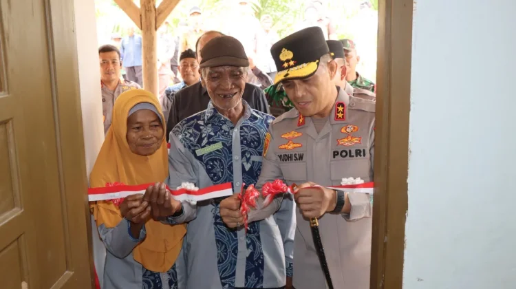 Warga Desa Karang Pulau Dapat Bantuan Bedah Rumah Dari Kapolda Bengkulu