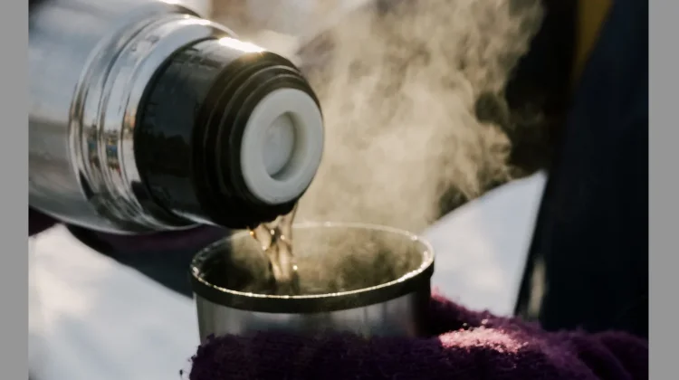 Minum Air Hangat saat Radang Tenggorokan, Benarkah Bisa Meredakan Sakit?