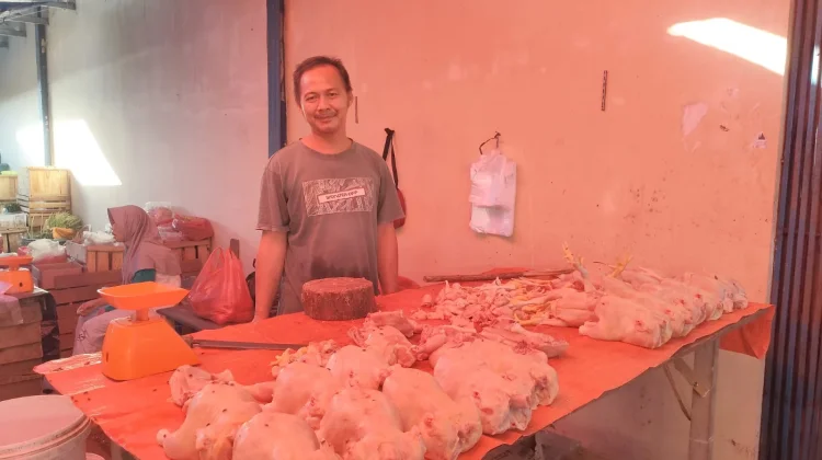 Harga Daging Ayam Potong Tak Kunjung Turun, Rp50.000/kg