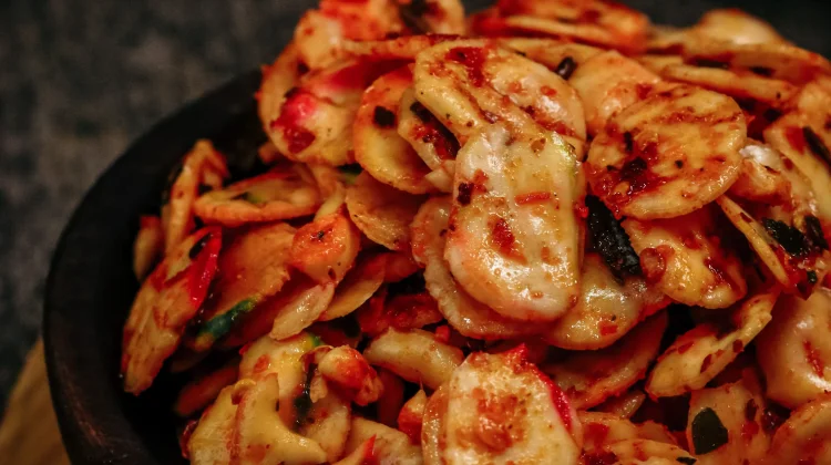 Makanan Pedas, Benarkah Bisa Meningkatkan Asam Lambung?