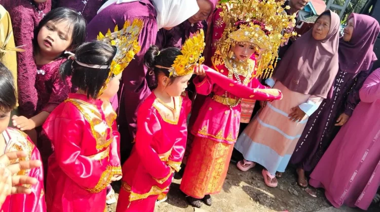 Tradisi Mandi Pagi Padang Guci, Warisan Adat yang Terus Dilestarikan