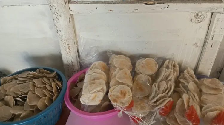 Nikmat dan Gurih, Kemplang Panggang Tradisional Terus Diminati