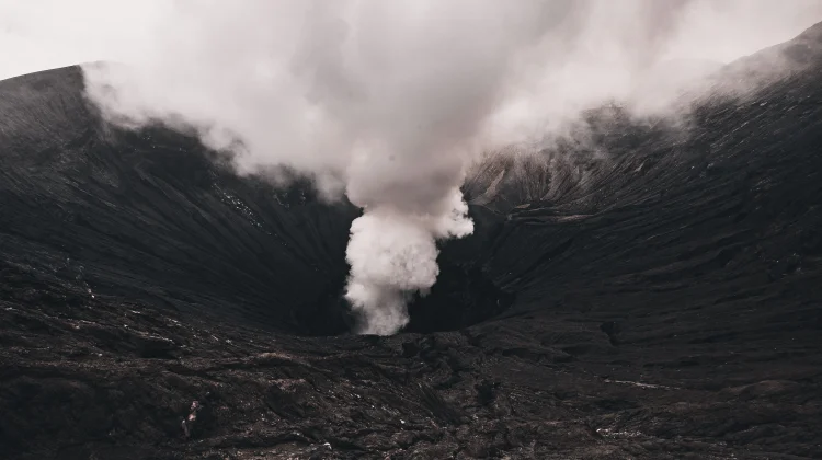 Saring sebelum Sebar di tengah Erupsi Krakatau